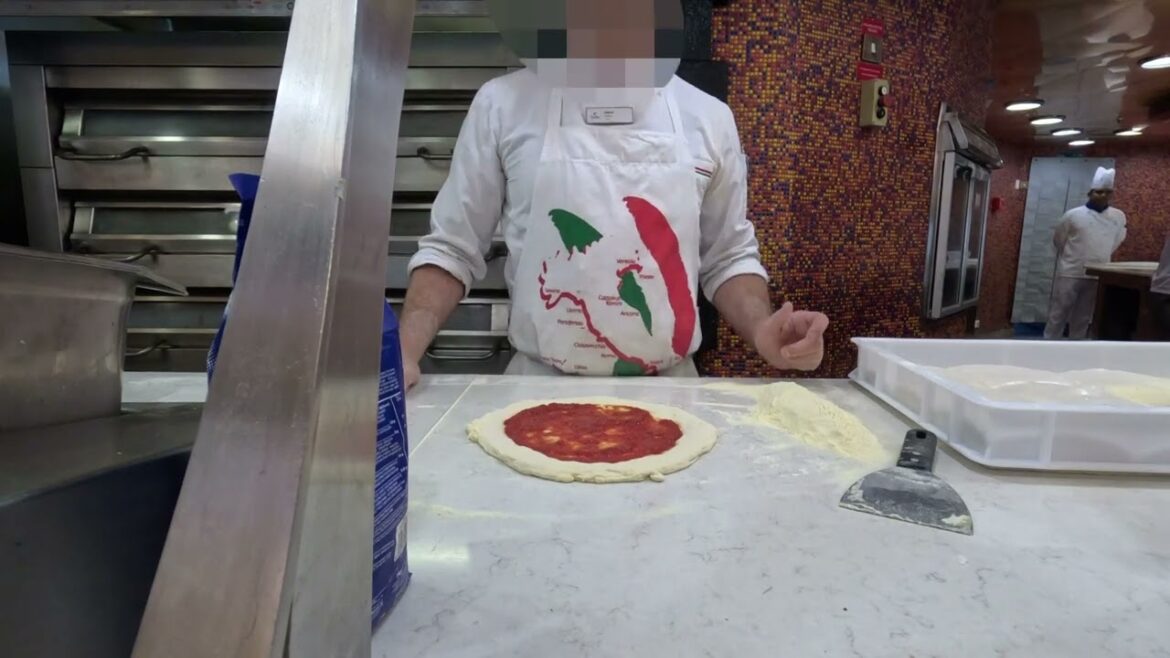 ナポリ風ピザ製作実演会?コスタセレーナ船内見学会 Costa Serena tour Nagasaki port in Japan June 2, 2023 GoProの録音が音飛びしてしまってます。 ナポリ風ピザ製作実演会?コスタセレーナ船内見学会 Costa Serena tour Nagasaki port in Japan June 2, 2023 GoProの録音が音飛びしてしまってます。