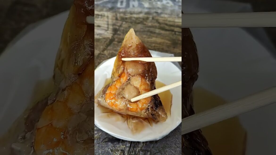 Shuangpin Zongzi one bite of Zongzi and two mouthfuls of salty and sweet taste impact at same time Shuangpin Zongzi one bite of Zongzi and two mouthfuls of salty and sweet taste impact at same time