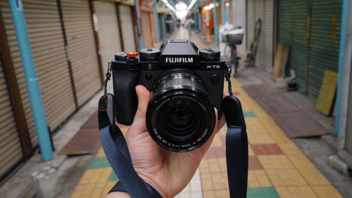 Peaceful Old Town in TOKYO with the FUJIFILM XT-5 / Tateishi