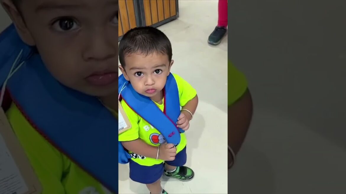 റിഷിക്കുട്ടന് പുതിയ ബാഗ് കിട്ടി!!