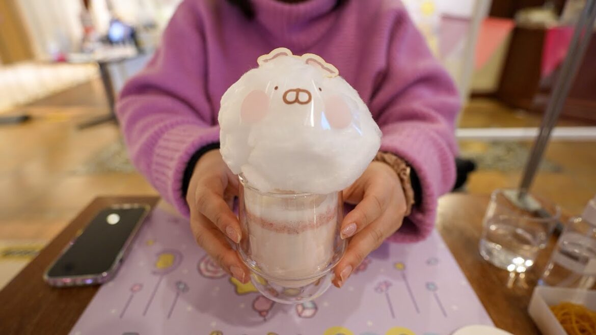 Eating at a Anime Restaurant in Japan Eating at a Anime Restaurant in Japan