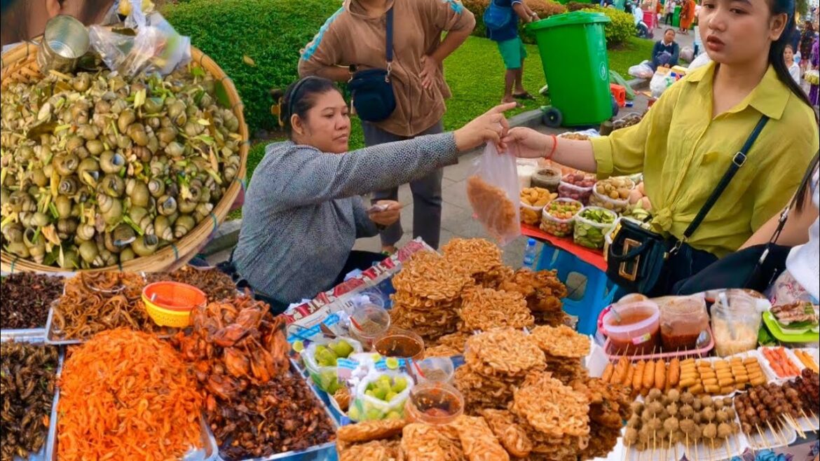 Popular Cambodian street food | Walking tour exploring delicious plenty of foods at Phnom Penh Popular Cambodian street food | Walking tour exploring delicious plenty of foods at Phnom Penh