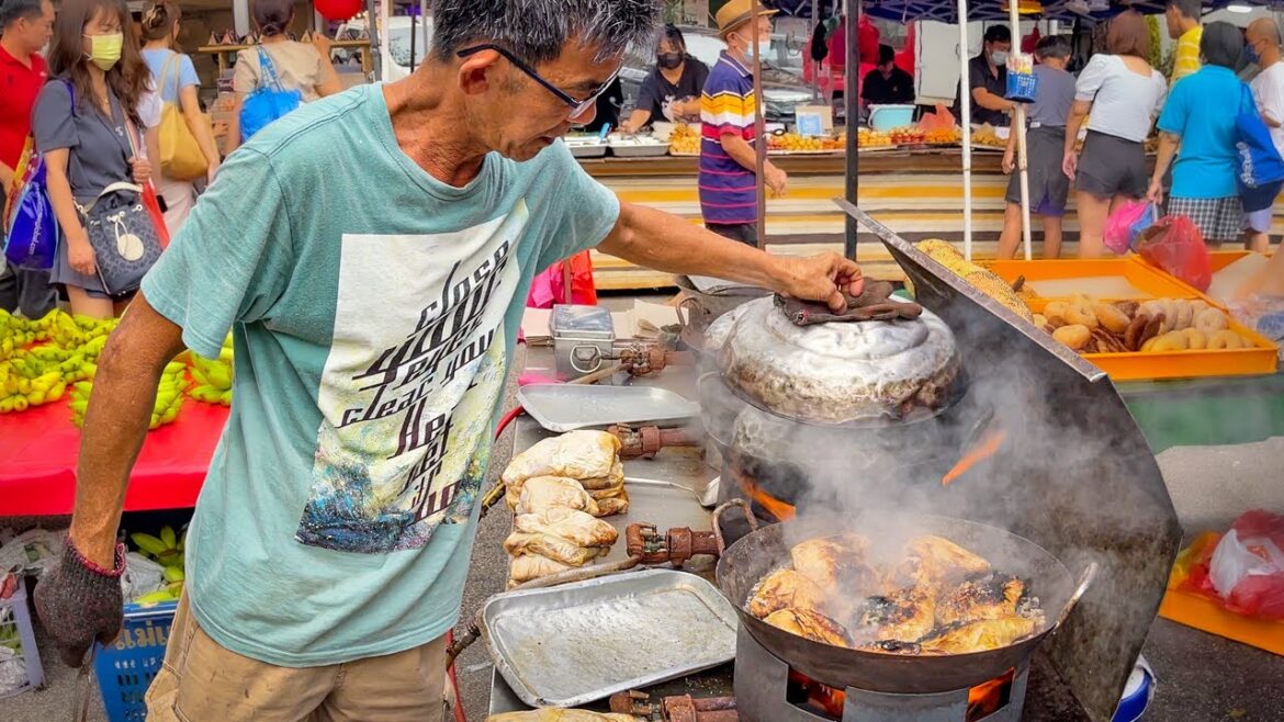 Exploring the Delights of Malaysia's Night Market Street Food in Taman Pelangi, JB