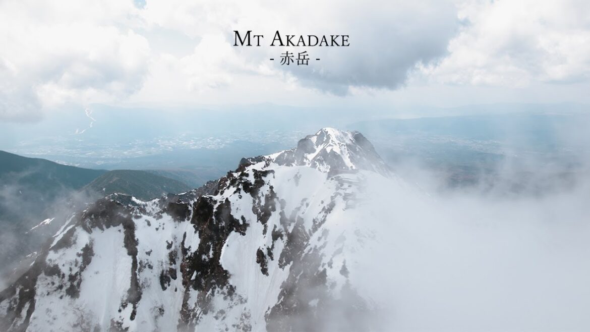Solo Climbing Mount Akadake in Nagano Japan (2,899m) - Winter hiking