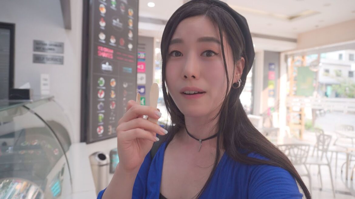 Korean tries Kochi's famous street food in Kerala South Indiaㅣ24 Hour Indian Street Food Kochi