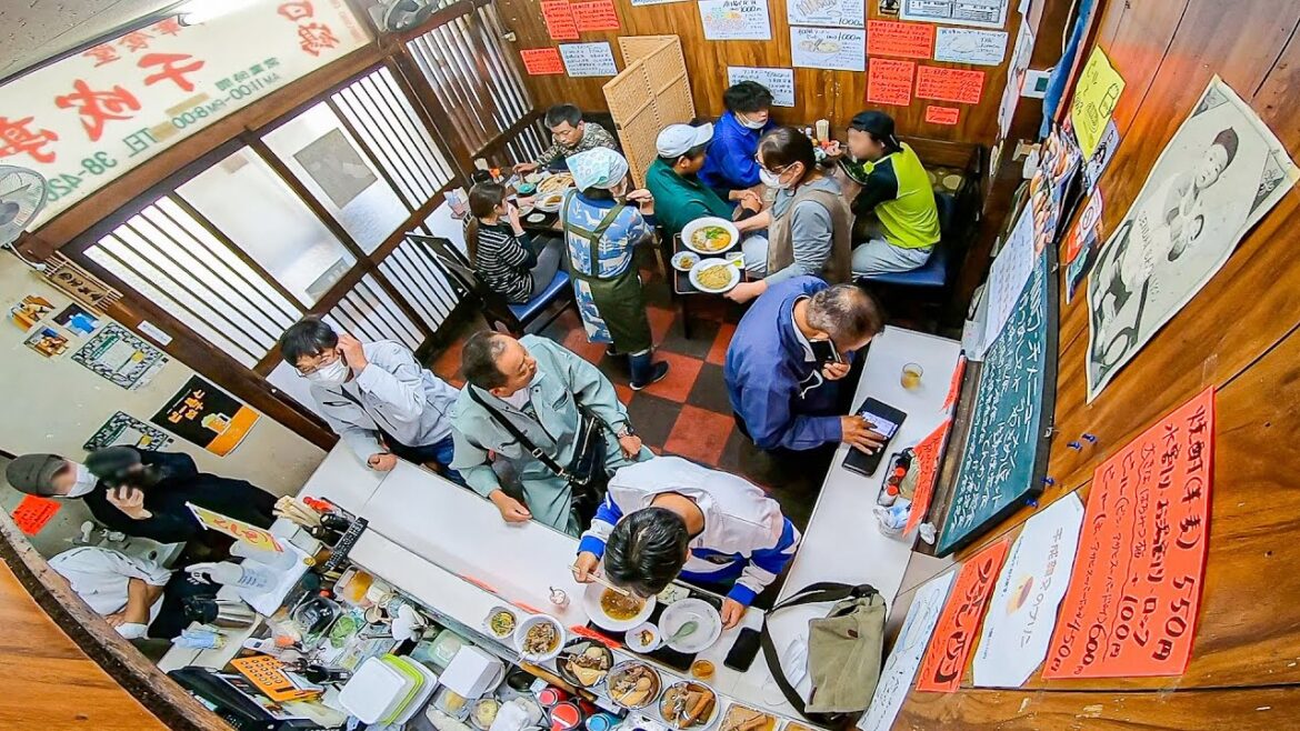 廃墟にポツンと激シブ中華食堂。鬼盛り定食１０００円の破壊力が凄すぎた丨Egg Fried Rice - Wok Skills In Japan