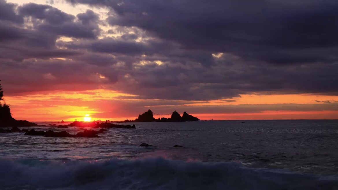 【Japan 1minute Travel KANAGAWA Manezuru】神奈川 真鶴 三ツ石海岸（真鶴半島の先端に位置する三ツ石海岸からの朝景）