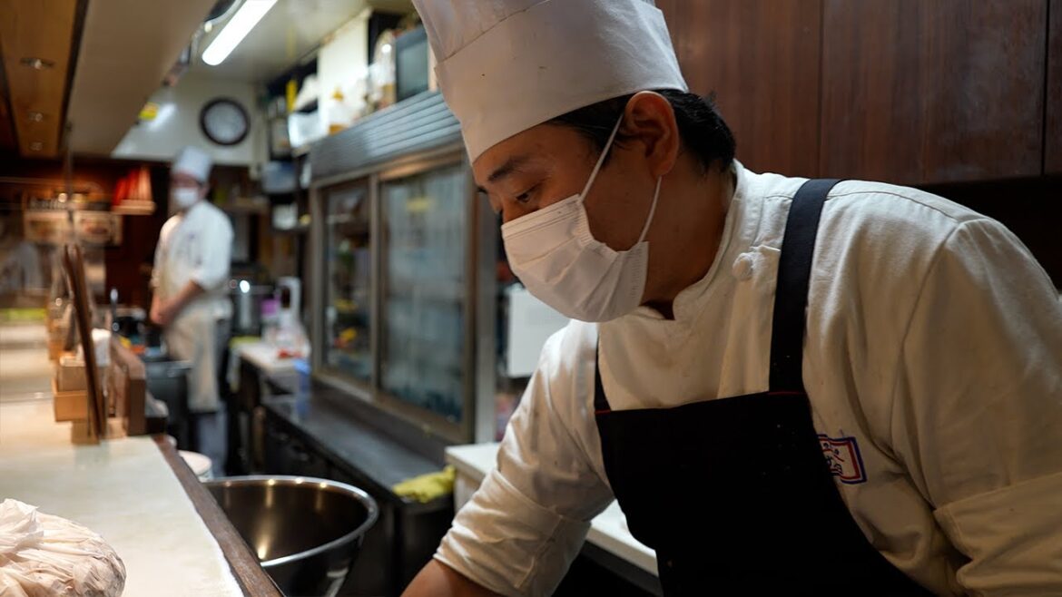 行列の理由はこれ！美味さの秘密はステーキソース【洋食屋サンチョ】絶品サラダ（京都河原町）
