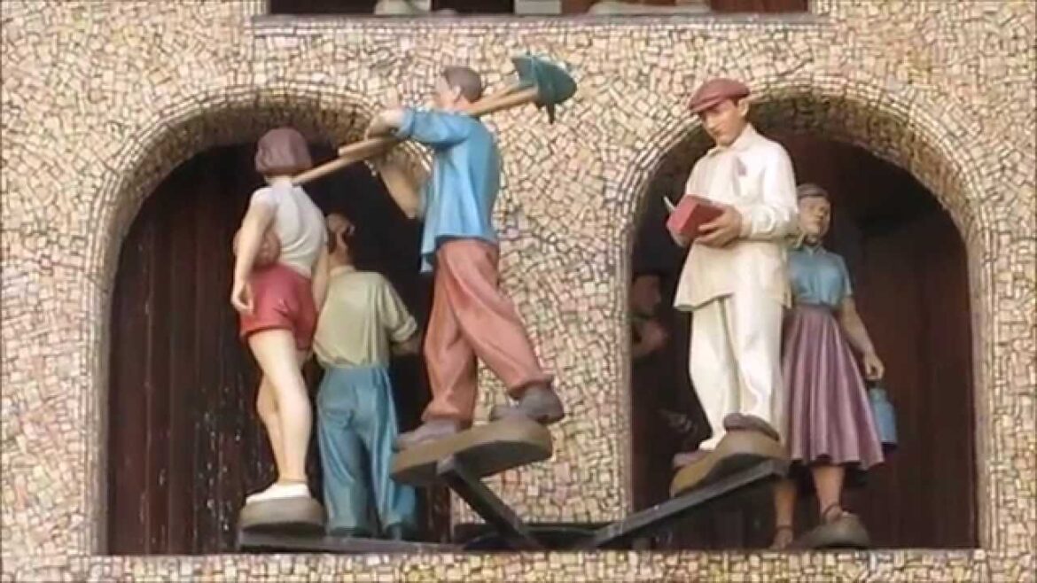 Olomouc Astronomical Clock - VERY EXCITING