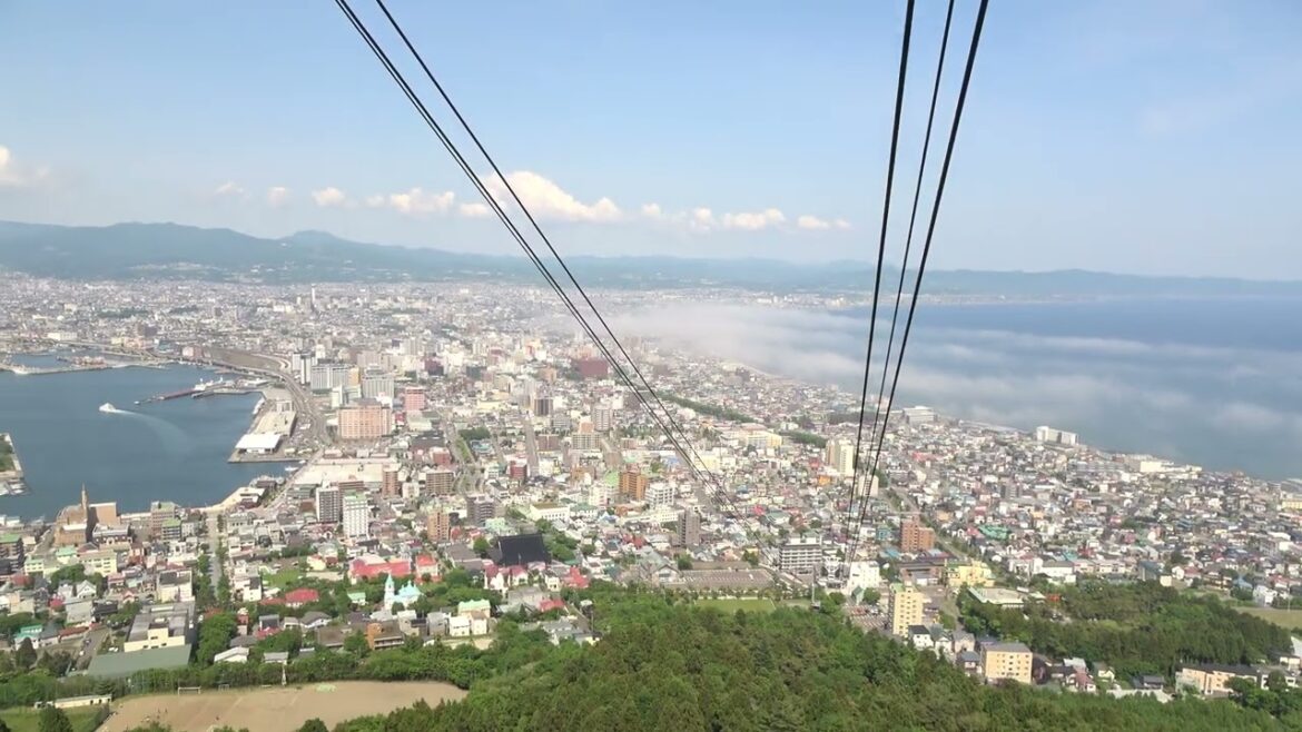 [Stroll around Hakodate] View of the sea and the city from the ropeway