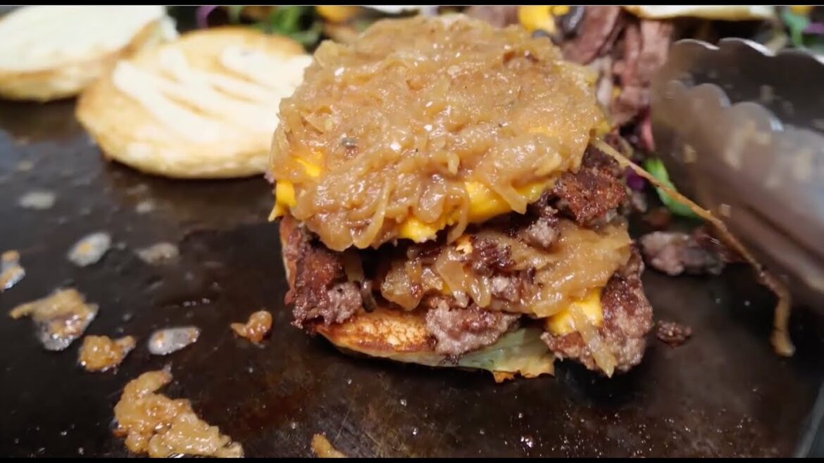 The best Japanese chicken burger | Japanese street food | Japanese food The best Japanese chicken burger | Japanese street food | Japanese food