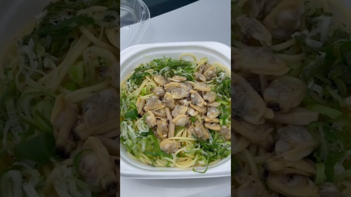 Convenience store in Japan, only $7 for lunch! Wow! #travel #food #japanesefood #shorts