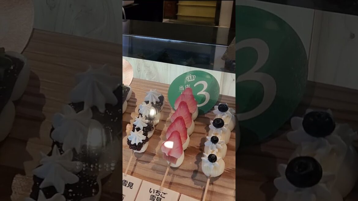 Japan Street Food Strawberry Dessert #shorts #foodie #foodlover #japanesefood #streetfood #delicious