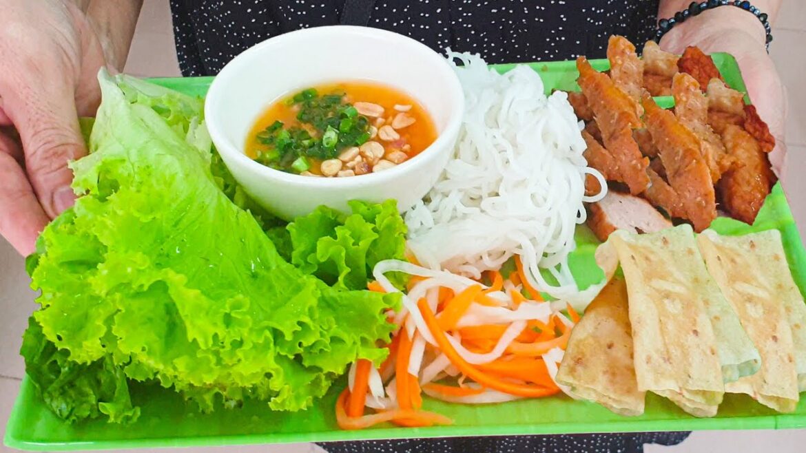 9 HIDDEN Vietnamese Street Food In Saigon Alley Market