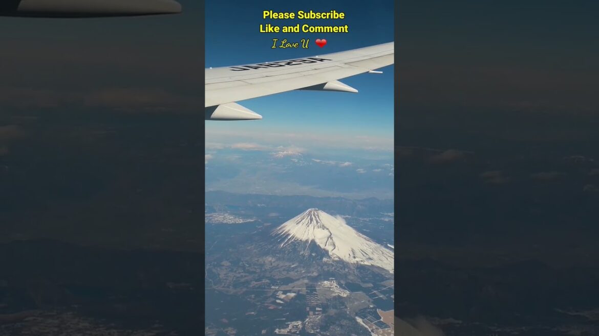 Gunung Fuji dari pesawat  #shorts