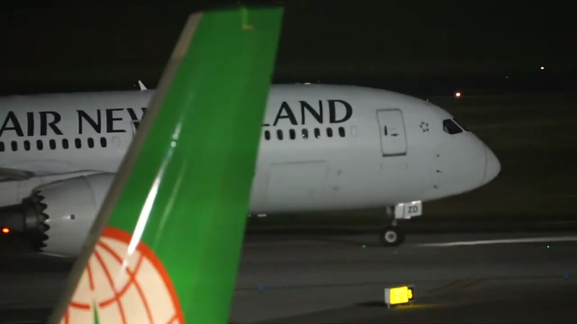 Taipei Taoyuan Airport live 台北桃園機場 with ATC Taipei Taoyuan Airport live 台北桃園機場 with ATC