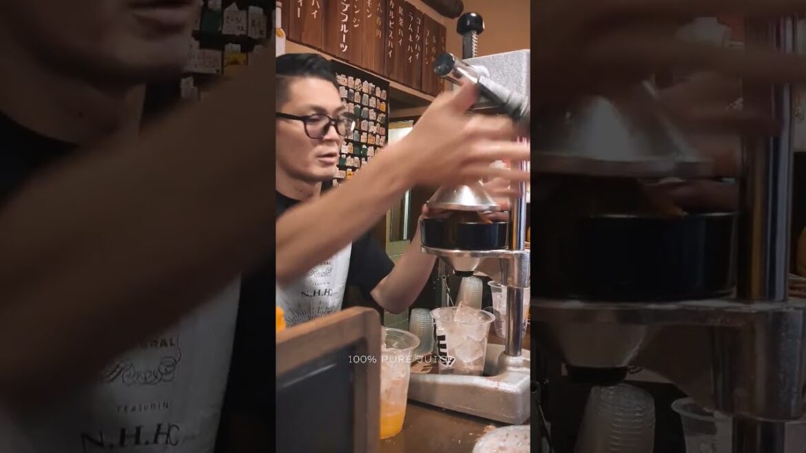 UNE RUELLE JAPONAISE DE FOU SUR OSAKA #japon #osaka #tokyo #kyoto #japan UNE RUELLE JAPONAISE DE FOU SUR OSAKA #japon #osaka #tokyo #kyoto #japan