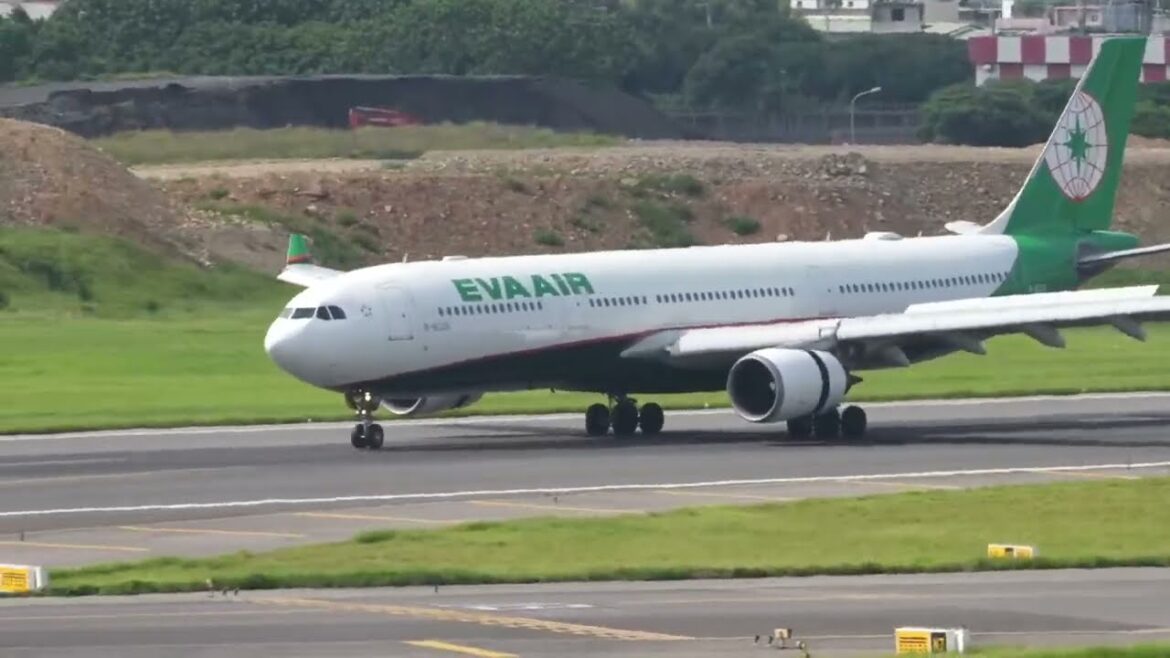 Crosswind Landings Live Emirates at Taipei Taoyuan Airport with Air Traffic Control *RUSH HOUR*