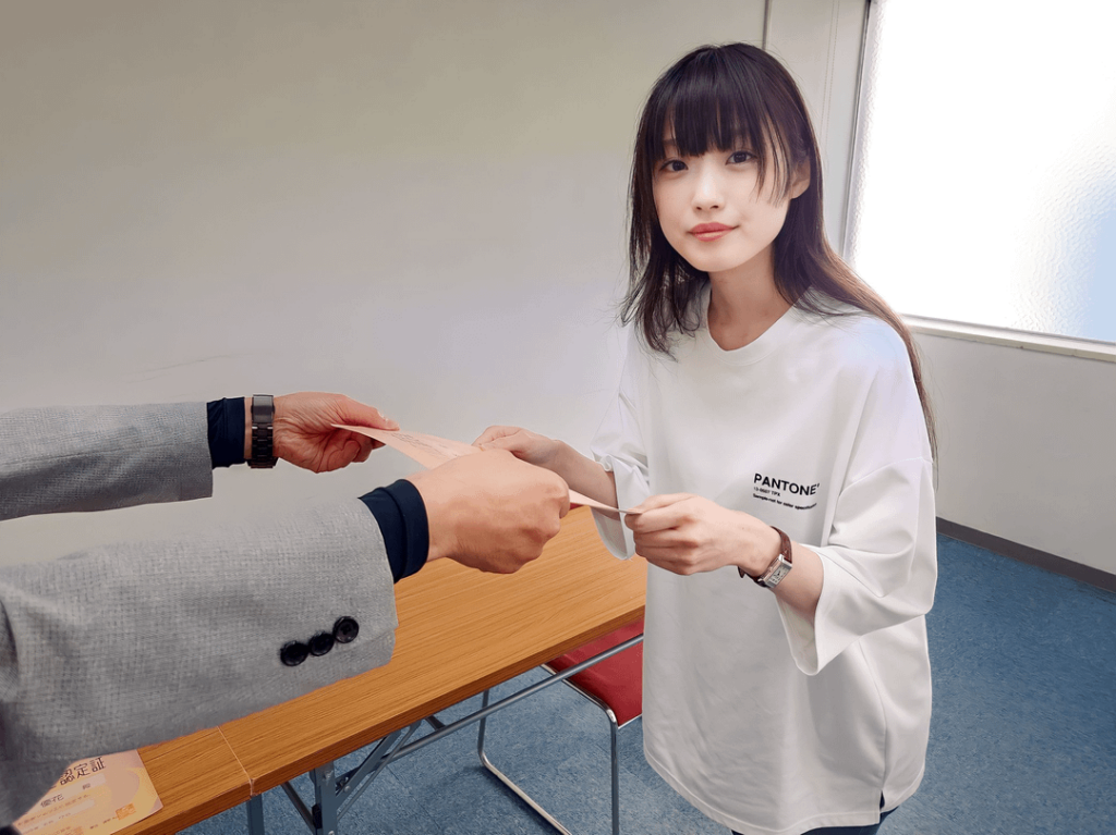 Haruno Anzu Receiving Her Hot Spring Sommelier Certificate