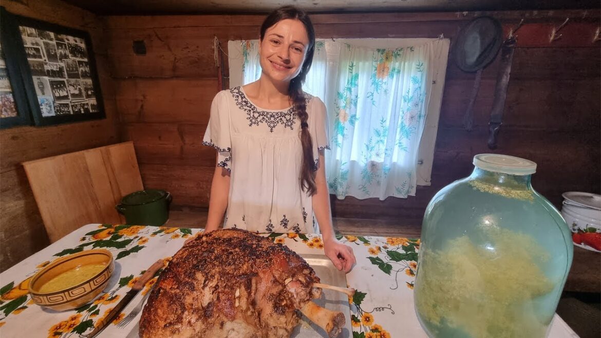 HOW A WOMAN LIVES IN THE MOUNTAINS!! PORK LEG for the dinner