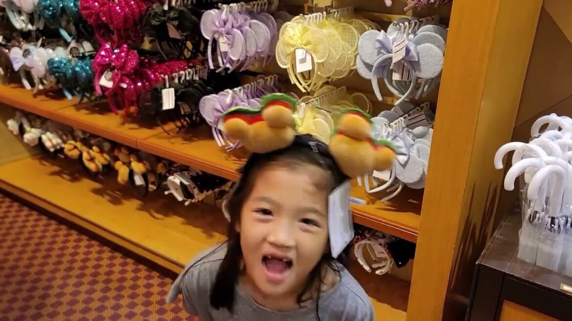 在tokyo disneyland hotel 附近晚上走走(東京迪士尼樂園大飯店) 在tokyo disneyland hotel 附近晚上走走(東京迪士尼樂園大飯店)