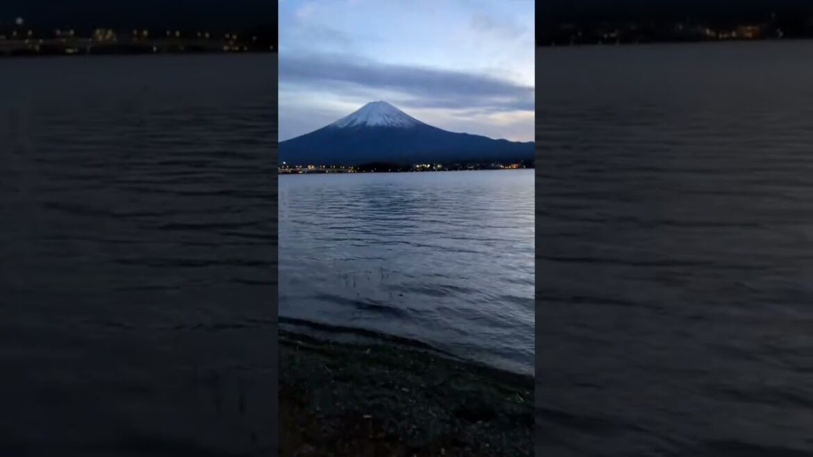 Fount Fuji on train #mountfuji  #fuji #japan #tokyo  #2023 #like #subscribe #日本 #帯你去旅行 #日本旅行