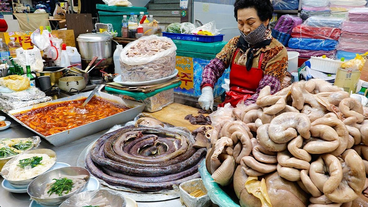 끝내주는 할머니 손맛으로 새벽시장을 평정한 길거리음식? 어마어마하게 팔리는! 전국 달인 할머니 음식 몰아보기 TOP 10 / Korean grandma’s Street Food 끝내주는 할머니 손맛으로 새벽시장을 평정한 길거리음식? 어마어마하게 팔리는! 전국 달인 할머니 음식 몰아보기 TOP 10 / Korean grandma's Street Food