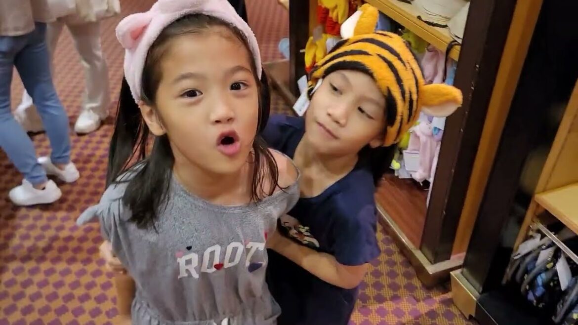 在tokyo disneyland hotel 附近晚上走走 (東京迪士尼樂園大飯店) 在tokyo disneyland hotel 附近晚上走走 (東京迪士尼樂園大飯店)