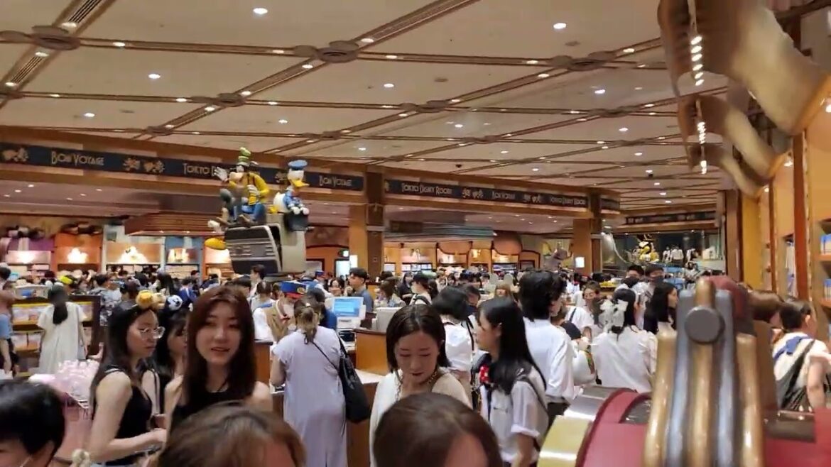 在tokyo disneyland hotel 附近晚上走走(東京迪士尼樂園大飯店)