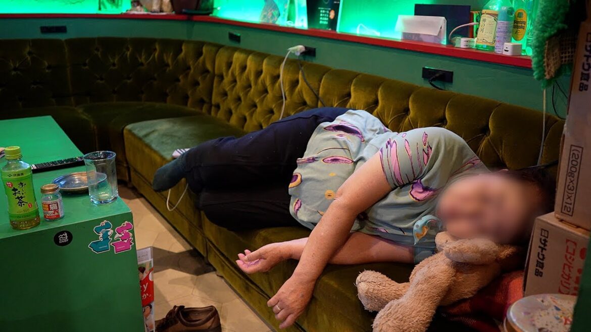 【満身創痍】お母さんが支える花たこ6個250円！都内でも最安レベル！こんなタコ焼き見たことない！（花たこ・学芸大学）