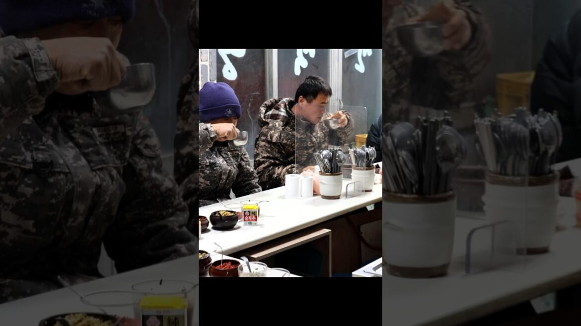 [전설의 국밥] 천만명이 먹고 갔다는 3000원 국밥? 백종원도 먹고간 국밥집! / korean street food