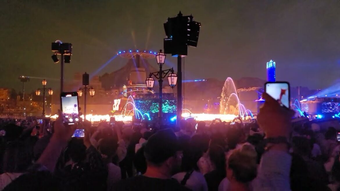 夜間煙火與環景Tokyo DisneySea (東京迪士尼海洋) 夜間煙火與環景Tokyo DisneySea (東京迪士尼海洋)