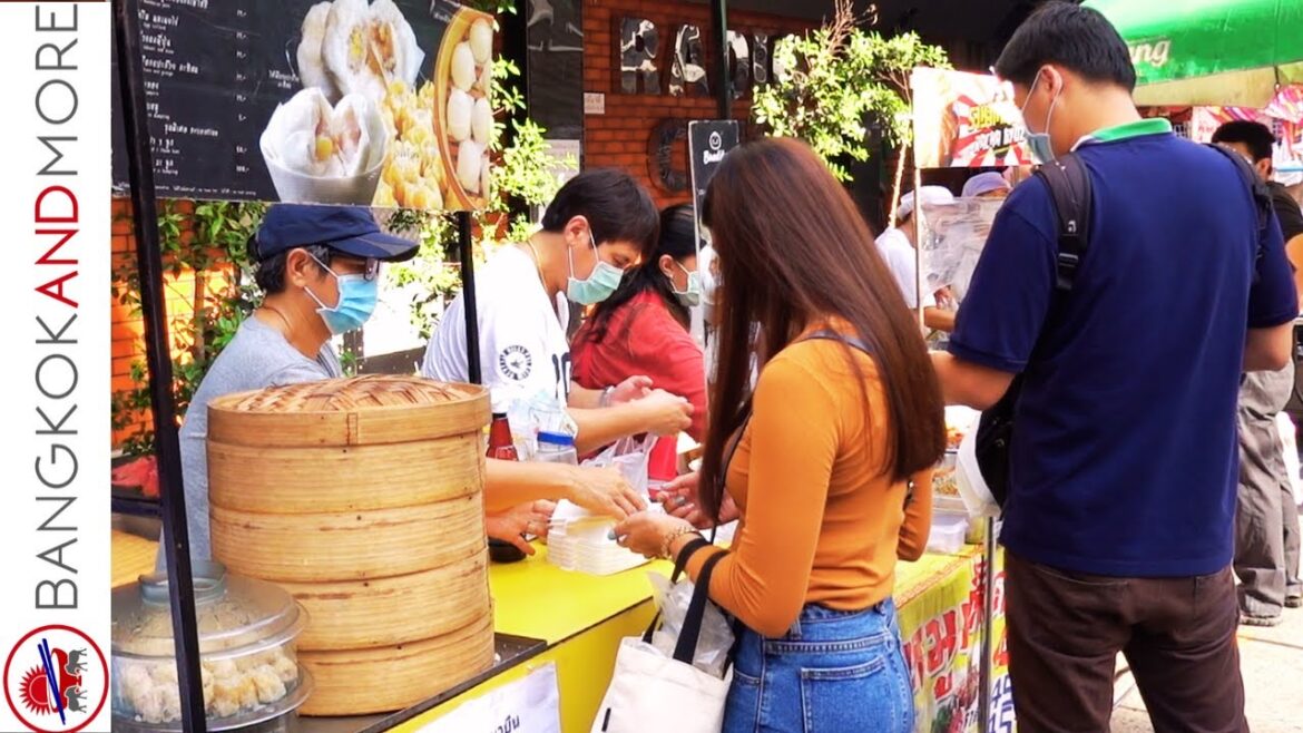 Awesome Thai STREET FOOD Breakfast in Bangkok at 8AM Awesome Thai STREET FOOD Breakfast in Bangkok at 8AM