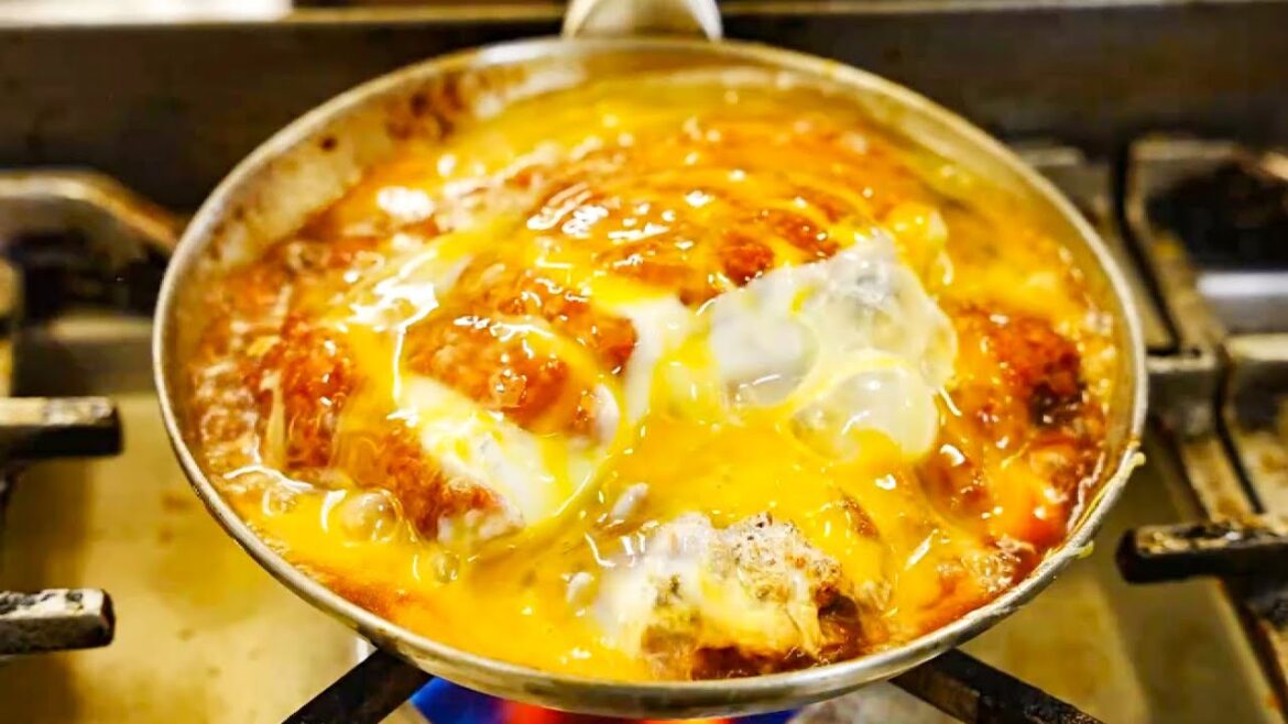 【注文が止まらない!】三宮の大人気かつ丼の作り方「かつ丼 吉兵衛 三宮本店」Japanese Food – Cooking Pork Cutlet Rice Bowl in Kobe 【注文が止まらない!】三宮の大人気かつ丼の作り方「かつ丼 吉兵衛 三宮本店」Japanese Food - Cooking Pork Cutlet Rice Bowl in Kobe