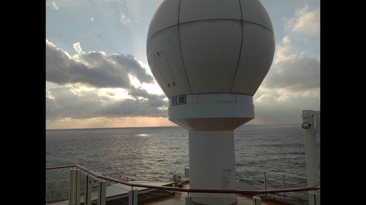 Chasing Dawn! Sunrise on the sea Shanghai to Nagasaki Cruise Experience  追逐黎明 搭乘諾唯真郵輪從上海到長崎的海上日出 Chasing Dawn! Sunrise on the sea Shanghai to Nagasaki Cruise Experience  追逐黎明 搭乘諾唯真郵輪從上海到長崎的海上日出