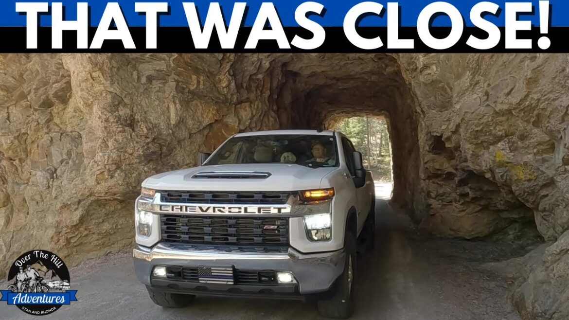 CUSTER STATE PARK / NEEDLES HIGHWAY ROCK TUNNELS / DOG FRIENDLY HIKE IN CUSTER / SYLVAN LAKE