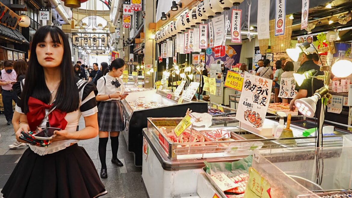 【黒門市場】外国人観光客がほとんどの食べ歩き天国を散策【インバウンドの成功例】