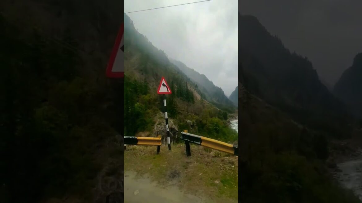 Nature Ki Khubsurti | In lap of Nature | Towards Gangotri | Har Har Mahadev #Shorts #trending