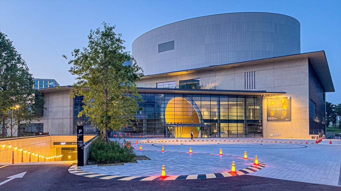 Korean BBQ And Soju Are Always The Best?! | Walking Tour Korea 4K HDR