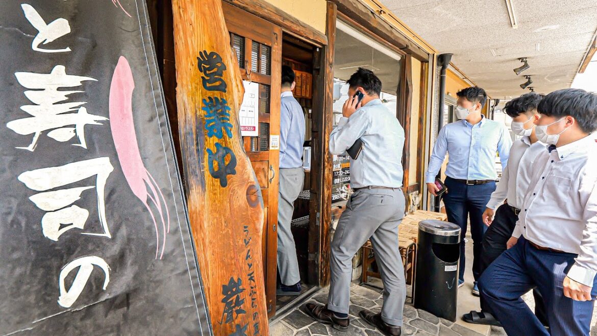 凄まじい人気を誇るコスパ最強の寿司うどん定食に地元民が腰を抜かす様子がハンパなかった。丨Japanese Street Food 凄まじい人気を誇るコスパ最強の寿司うどん定食に地元民が腰を抜かす様子がハンパなかった。丨Japanese Street Food