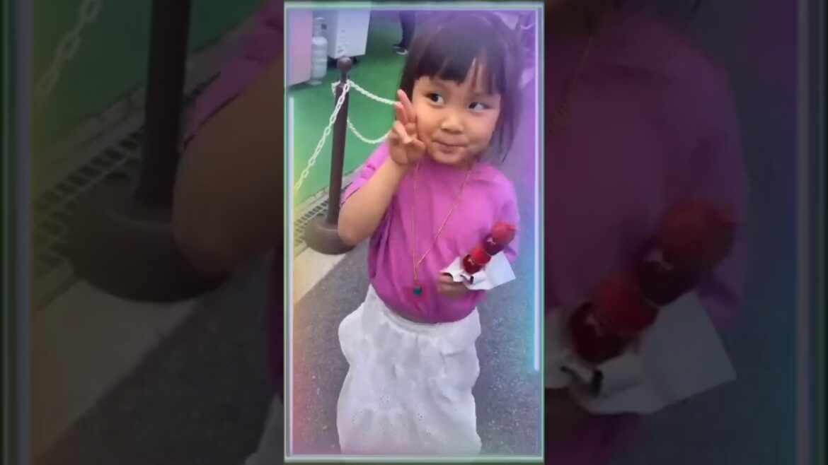 苺飴でハッピーダンス　Japanese street food: Strawberry candy