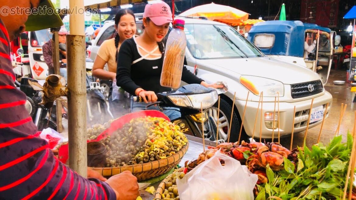 Cambodian The Best & Popular Street Food- Snail 🐌 & Crab 🦀 @StreetFoodVlogs89