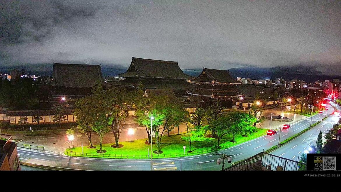 京都ライブカメラ 東本願寺 (KYOTO JAPAN LIVE CAMERA) 森信三郎商舗から生中継 即時影像 紅葉 livecam 銀杏 2023/07/05 12:00～