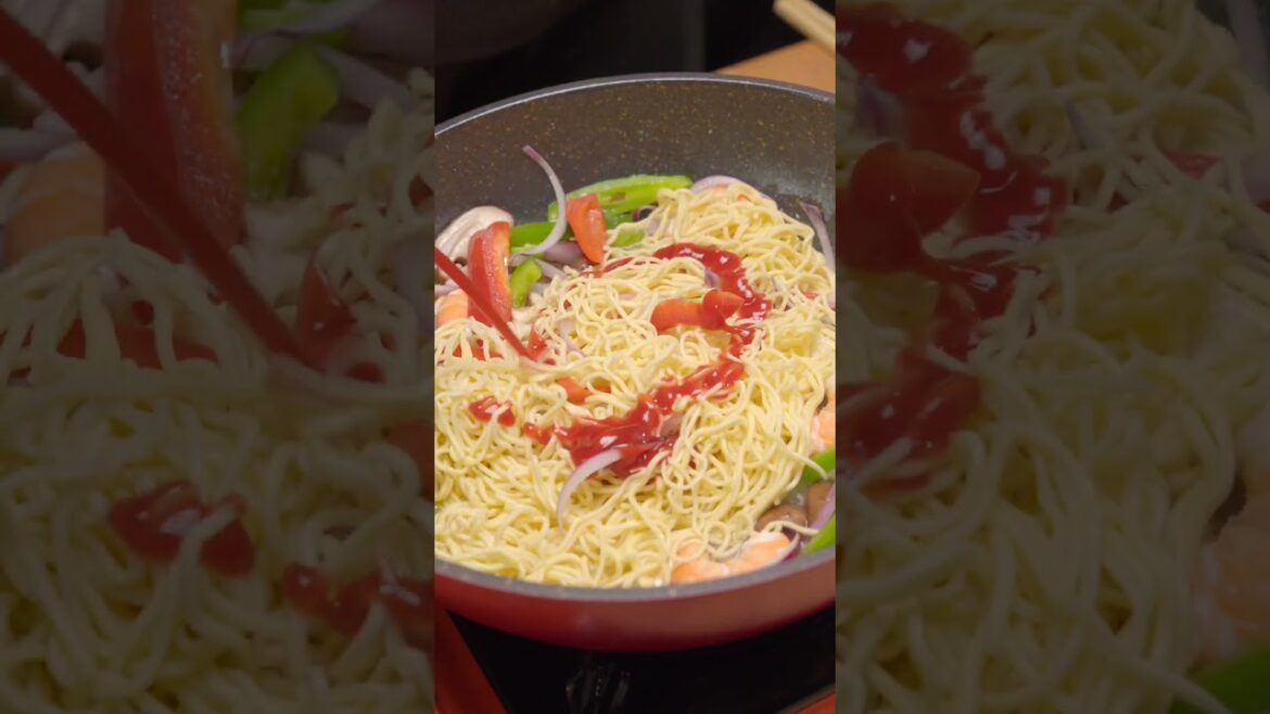 How To Make Delicious Seafood Fried Noodles, Everyone Will Love It #shorts|Yummy World Great Culture