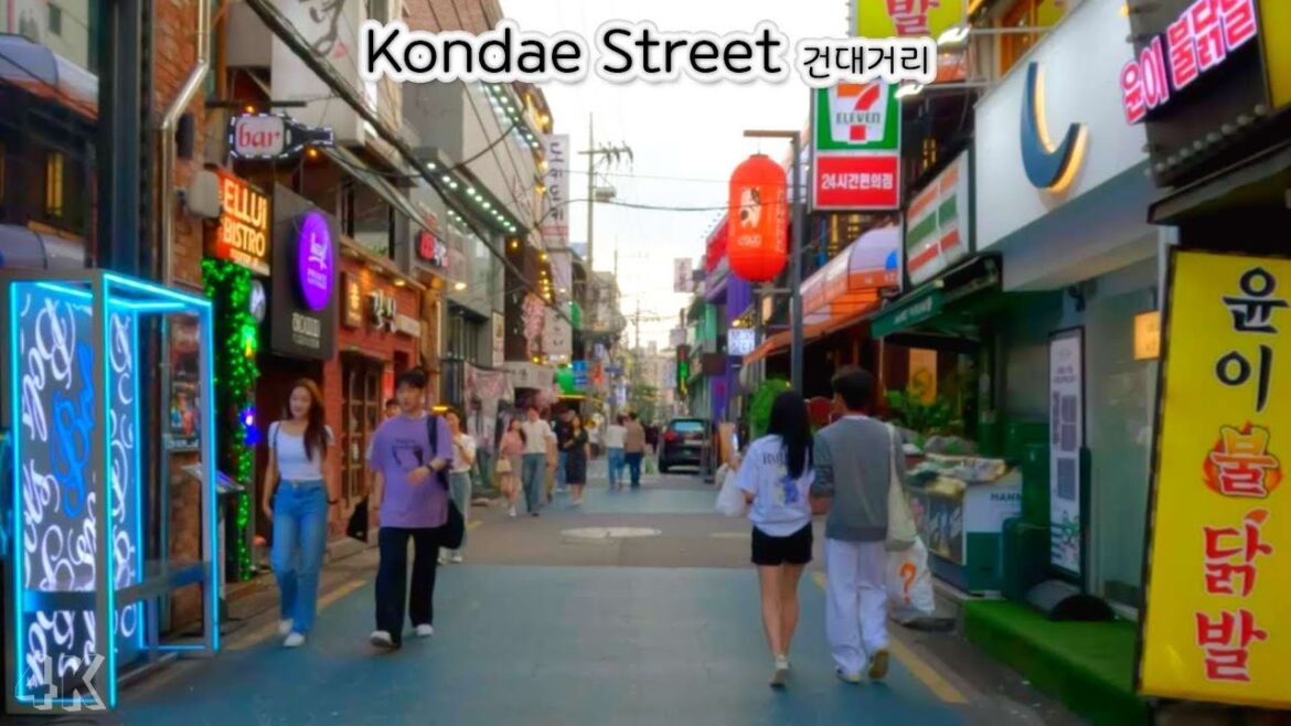 SEOUL KOREA | 술집과 고깃집이 많은 건대입구 풍경, 주말의 건대거리, 홍대 만큼 사람많은건대 | Weekend, Kondae Street Scene | 4K WALK