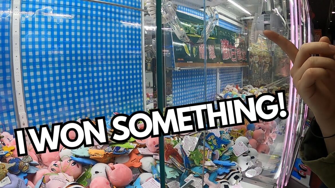 Visting My FIRST Japanese Arcade! | Osaka Japan Vlog