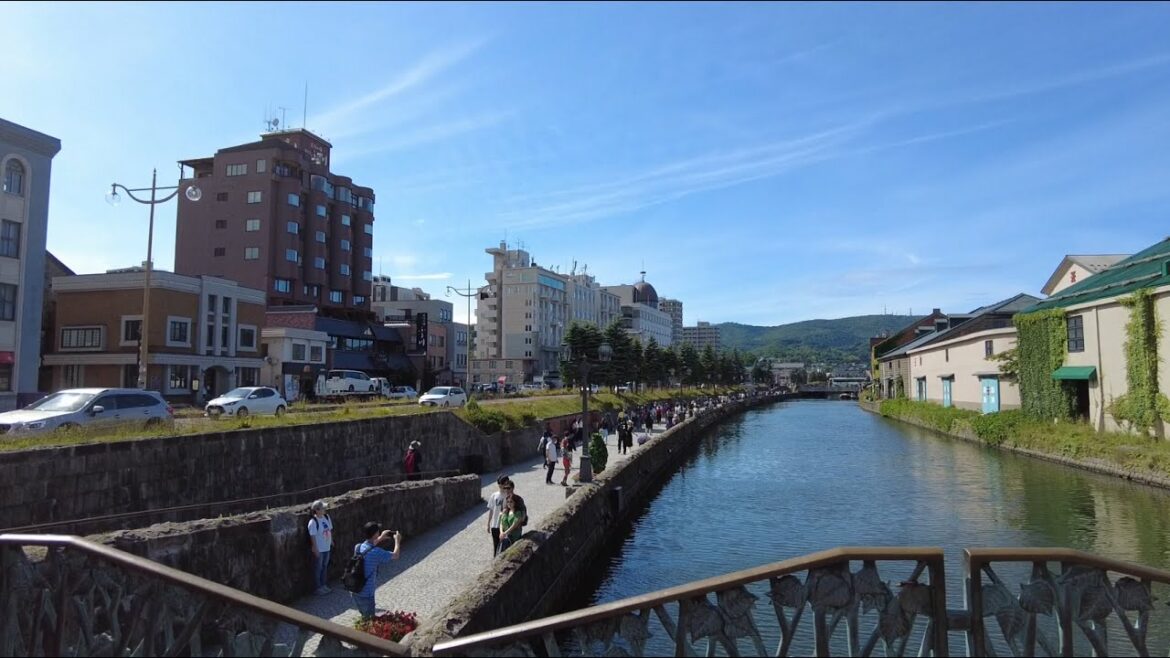 Walking in the street in Otaru, Hokkaido, Japan (2) : Otaru Canal