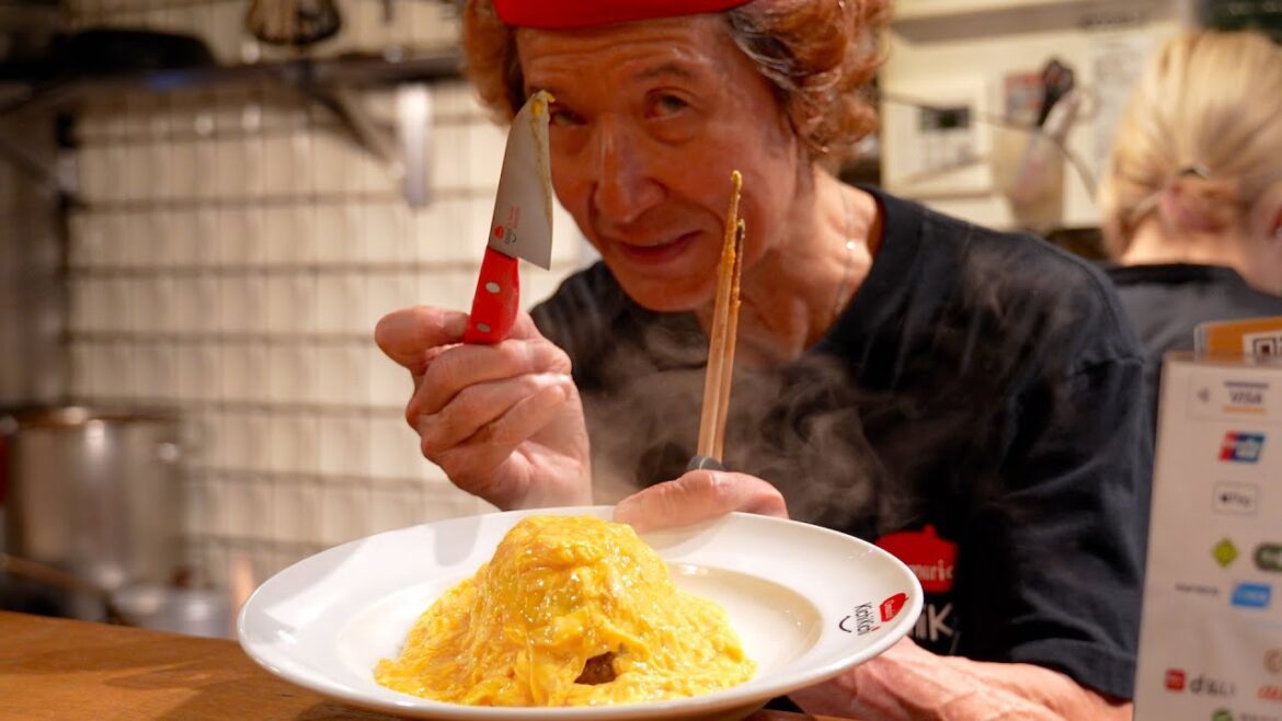 伝説のオムライスマスター | 切るとふわふわ卵が溢れます | 日本のストリートフード