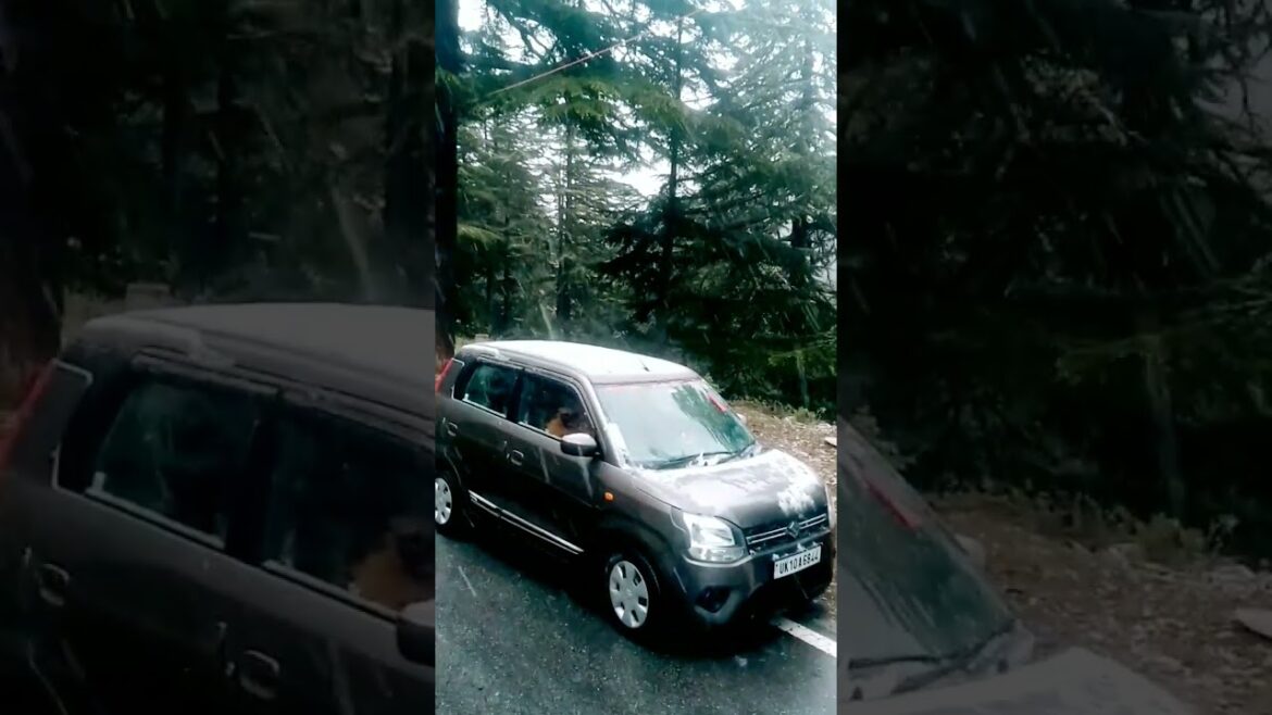 Barf Me Nahati Hui Car | Heavy Snowfall | Very Cold | Gangotri #shorts #youtubeshorts