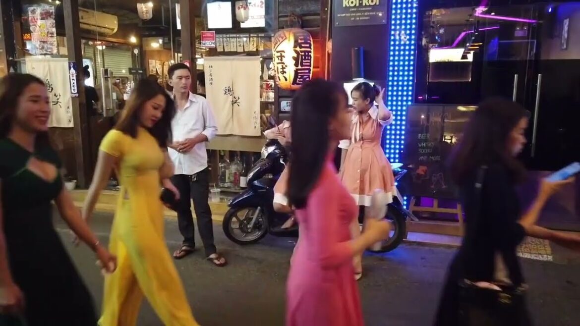 “Little Tokyo”: Massage District comes alive at night: Vietnam #travel @TravellingPensioners-lq4pc "Little Tokyo": Massage District comes alive at night: Vietnam #travel @TravellingPensioners-lq4pc